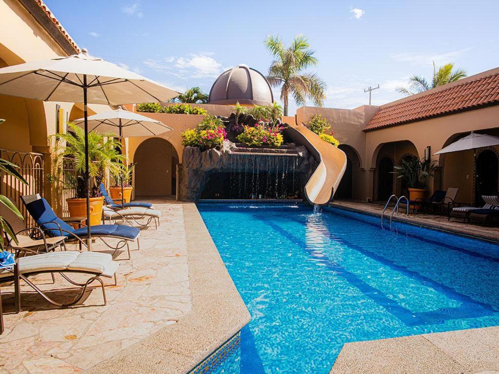 Beachfront Delfin Estate With Pool Sleeps 43 Mazatlán Exterior foto