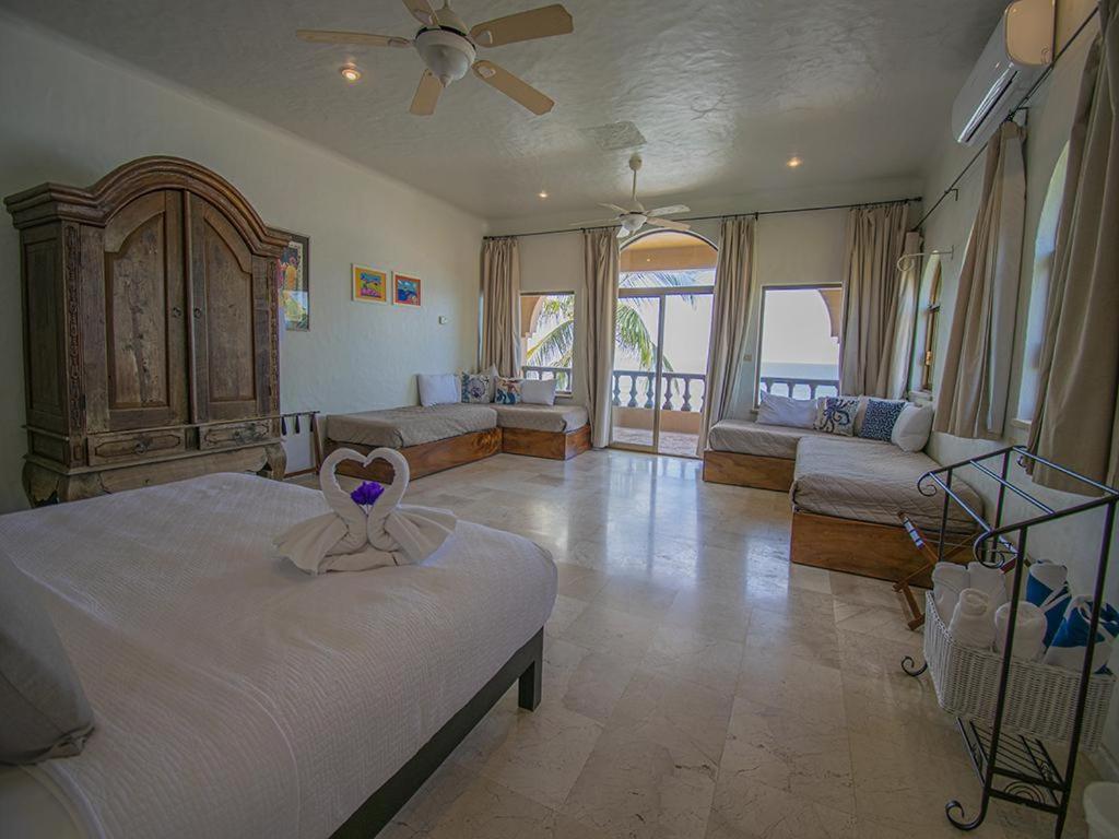 Beachfront Delfin Estate With Pool Sleeps 43 Mazatlán Exterior foto