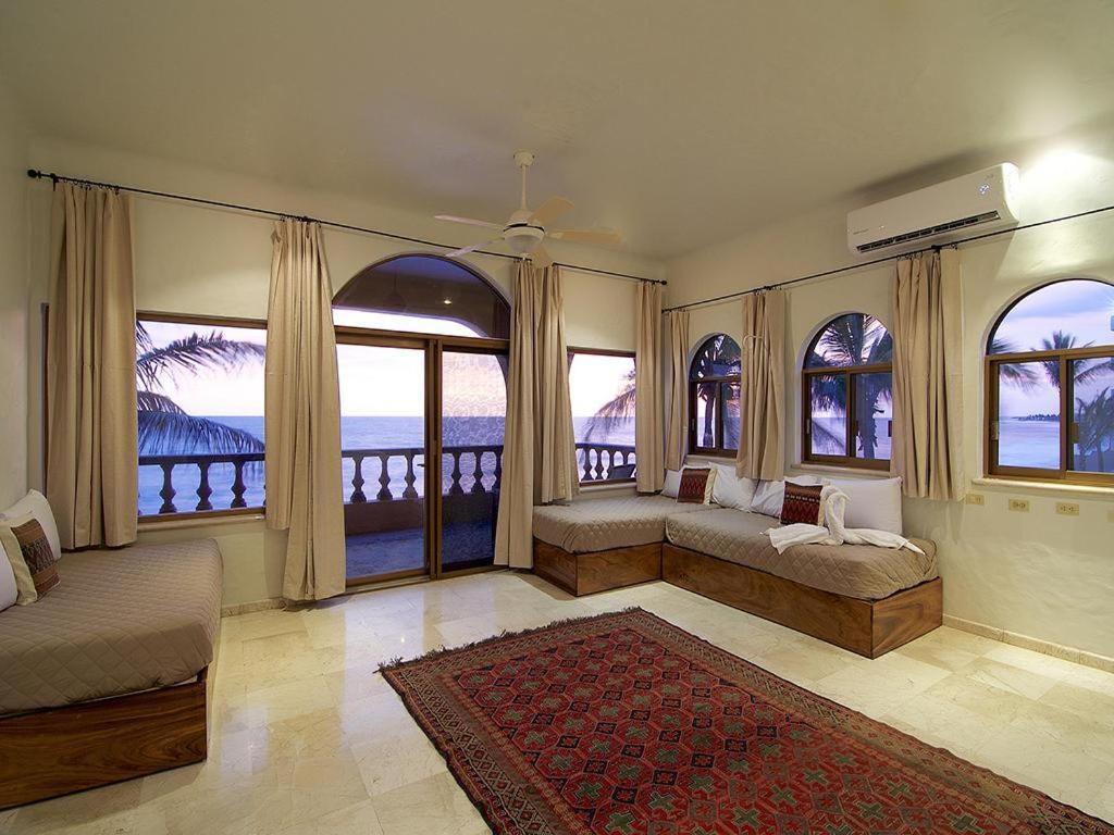 Beachfront Delfin Estate With Pool Sleeps 43 Mazatlán Exterior foto