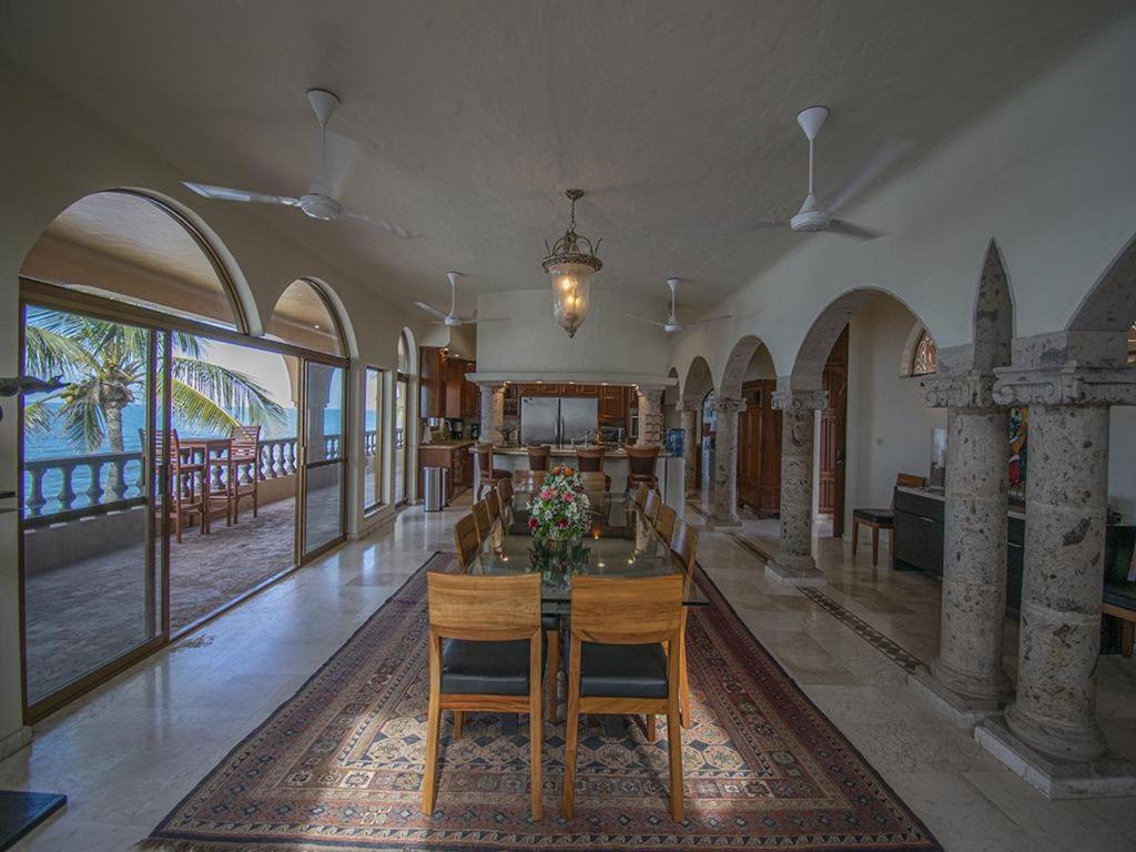 Beachfront Delfin Estate With Pool Sleeps 43 Mazatlán Exterior foto
