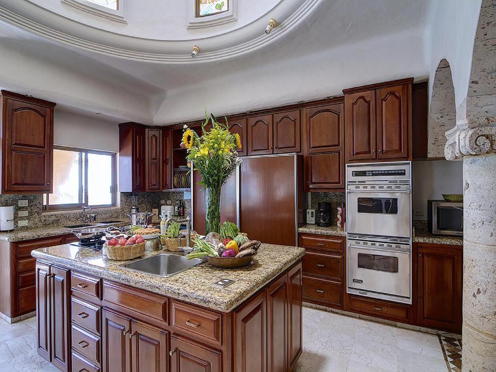 Beachfront Delfin Estate With Pool Sleeps 43 Mazatlán Exterior foto