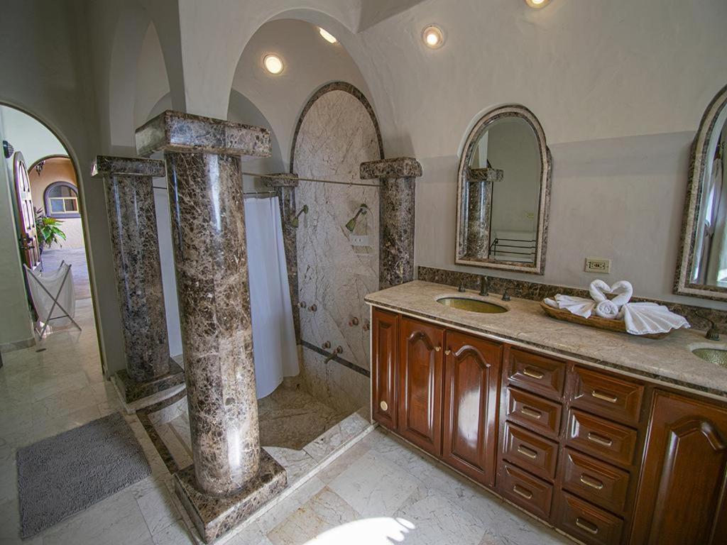 Beachfront Delfin Estate With Pool Sleeps 43 Mazatlán Exterior foto