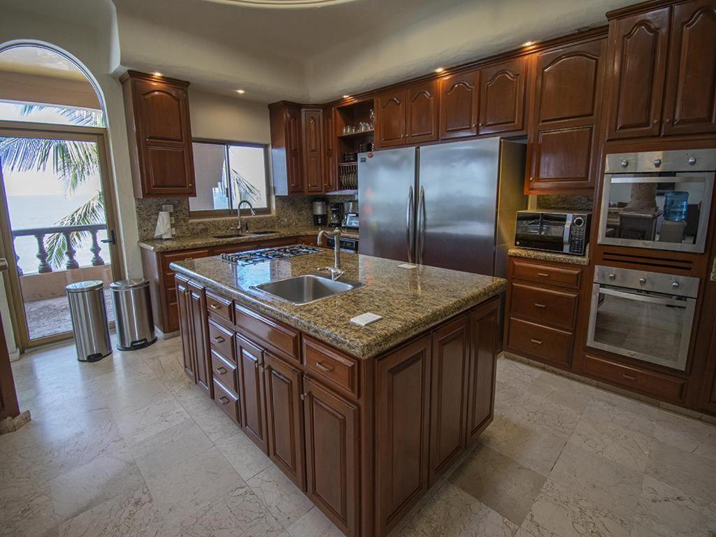 Beachfront Delfin Estate With Pool Sleeps 43 Mazatlán Exterior foto