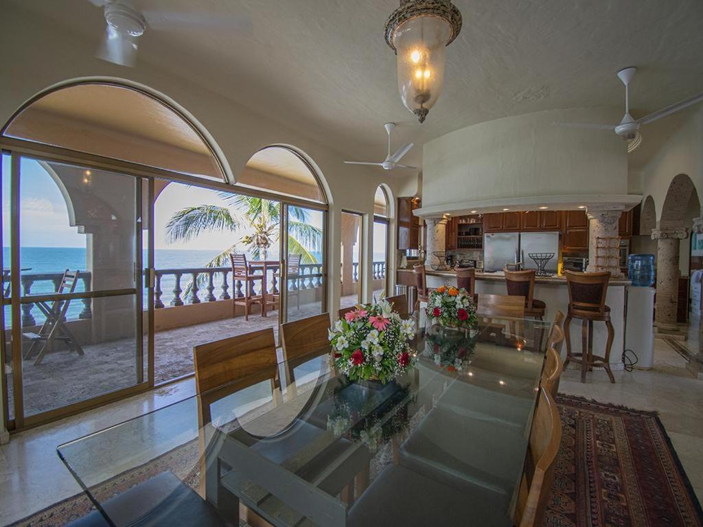 Beachfront Delfin Estate With Pool Sleeps 43 Mazatlán Exterior foto
