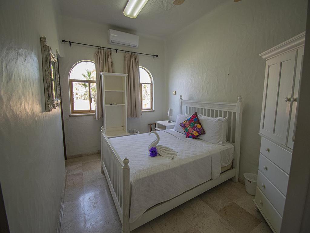Beachfront Delfin Estate With Pool Sleeps 43 Mazatlán Exterior foto