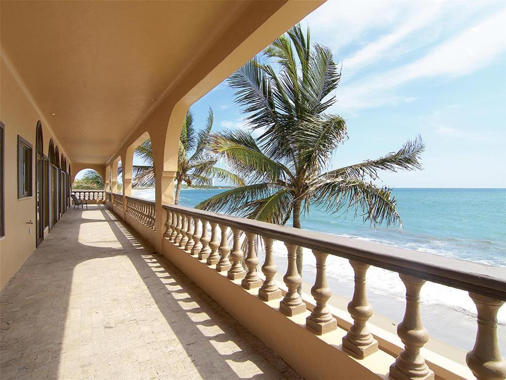 Beachfront Delfin Estate With Pool Sleeps 43 Mazatlán Exterior foto
