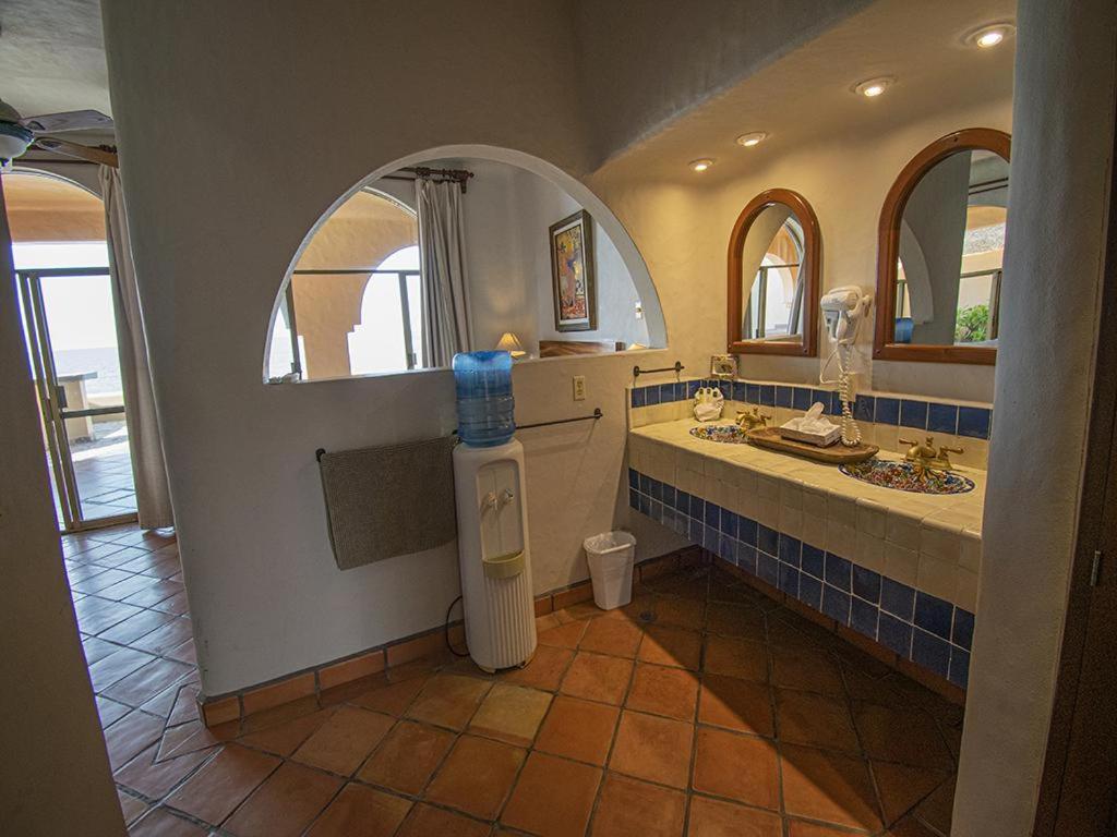 Beachfront Delfin Estate With Pool Sleeps 43 Mazatlán Exterior foto