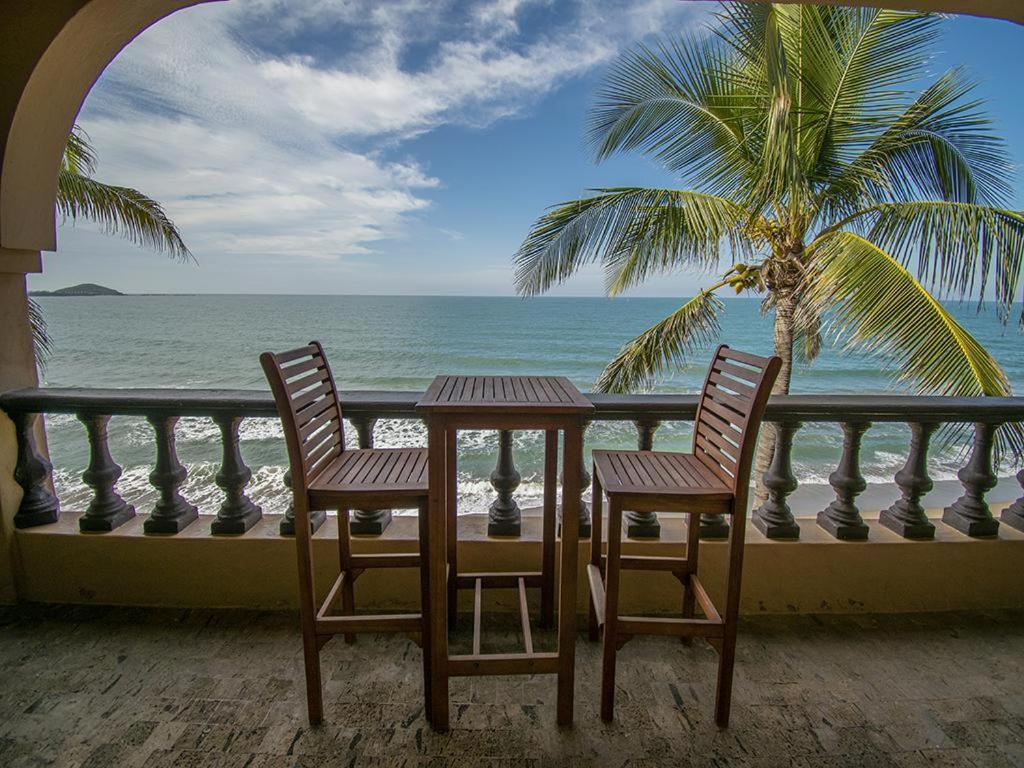 Beachfront Delfin Estate With Pool Sleeps 43 Mazatlán Exterior foto