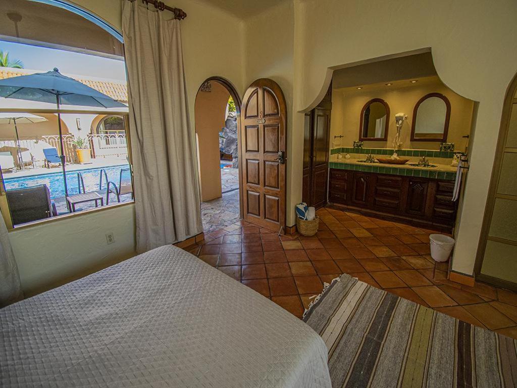 Beachfront Delfin Estate With Pool Sleeps 43 Mazatlán Exterior foto