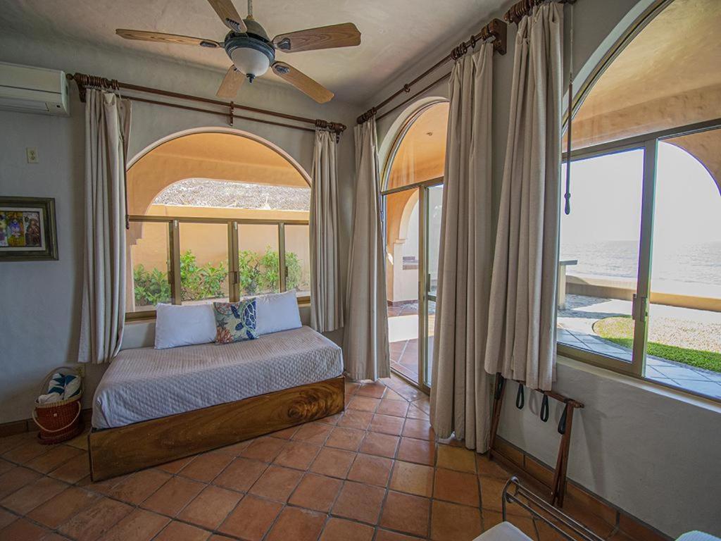 Beachfront Delfin Estate With Pool Sleeps 43 Mazatlán Exterior foto