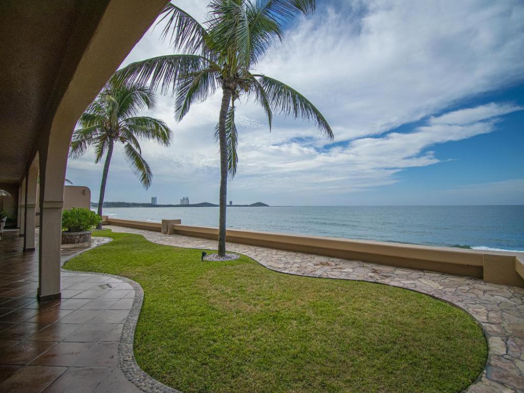 Beachfront Delfin Estate With Pool Sleeps 43 Mazatlán Exterior foto
